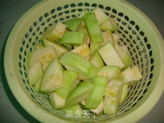【鲍汁嫩南瓜】---味道很鲜甜，值得一做的简单菜的做法步骤：2
