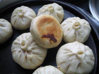 生煎鲜虾肉包的做法步骤：8