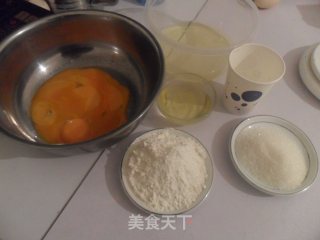 戚风蛋糕的做法步骤：1