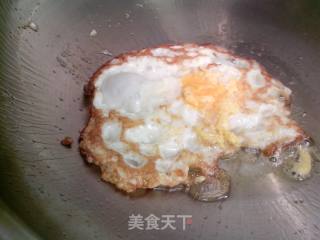《脆皮肠鸡蛋面》——简单快捷且有营养的做法步骤：3