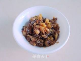 酸腌菜炒豆渣的做法步骤：2