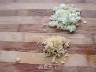 酸腌菜炒豆渣的做法步骤：3