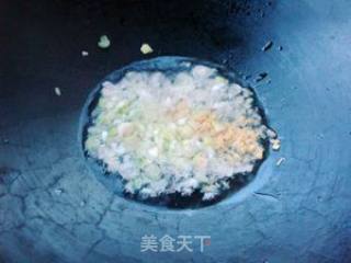 酸腌菜炒豆渣的做法步骤：4