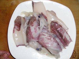 豉香鱿鱼的做法步骤：1