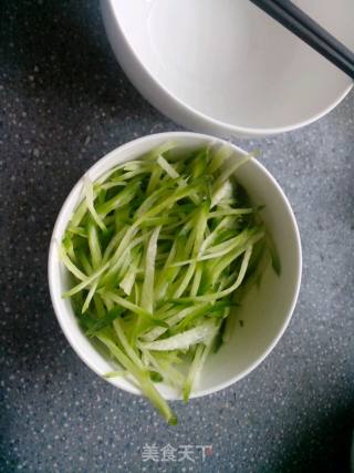 萝卜丝鸡汤面的做法步骤：2