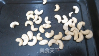 芹菜腰果的做法步骤：2