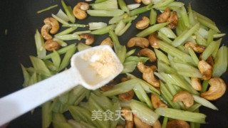 芹菜腰果的做法步骤：10