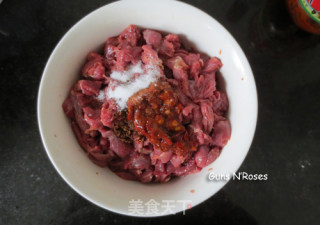 粉蒸牛肉的做法步骤：3