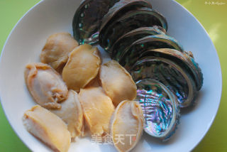 滋阴补虚清热润肺养肝明目的海味珍品—蒜蓉蒸鲍鱼的做法步骤：2