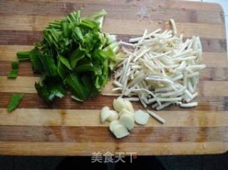 蒜臼捣河虾的做法步骤：3