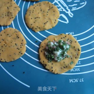 芝麻瘦肉煎饼的做法步骤：6