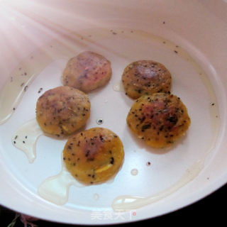 芝麻瘦肉煎饼的做法步骤：10