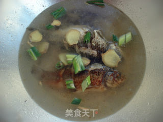 鲫鱼豆腐汤的做法步骤：4