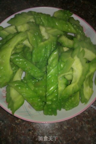 苦瓜炒肉的做法步骤：4