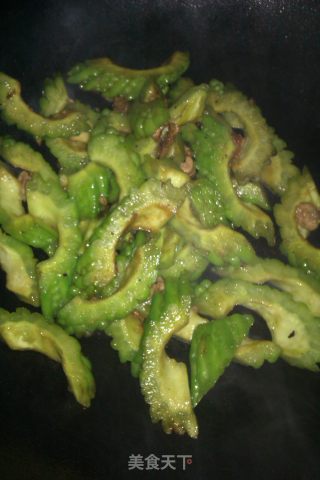 苦瓜炒肉的做法步骤：6