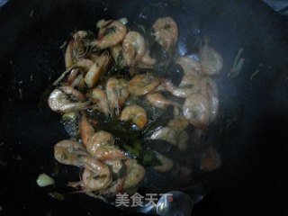 茶叶虾的做法步骤：2