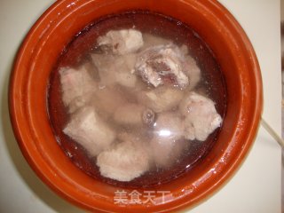 白萝卜排骨汤的做法步骤：2