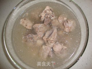 白萝卜排骨汤的做法步骤：4
