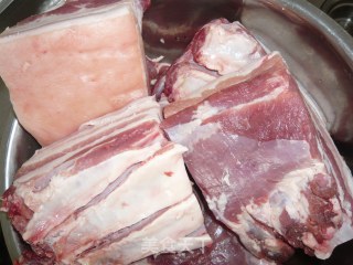 新版扣肉的做法步骤：2