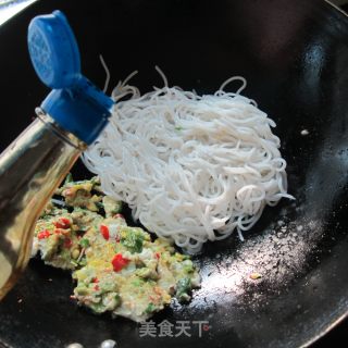 辣椒鸡蛋炒粉的做法步骤：7