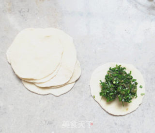 猪肉韭菜煎饺的做法步骤：7