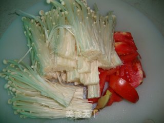 【蔬菜牛肉面】---给午餐换个口味哦，营养又实惠的做法步骤：1