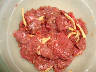 【蔬菜牛肉面】---给午餐换个口味哦，营养又实惠的做法步骤：2