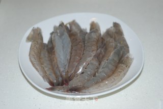 蒜蓉开边蒸大虾的做法步骤：1