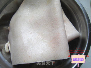 豆浆机做出的美容大餐----猪皮肉冻的做法步骤：1