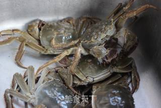 清蒸大闸蟹的做法步骤：1