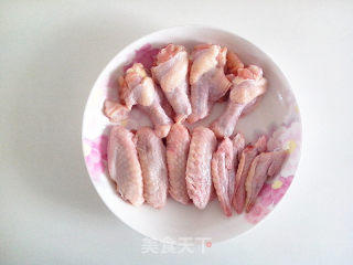 核桃清酒炒鸡翅的做法步骤：1