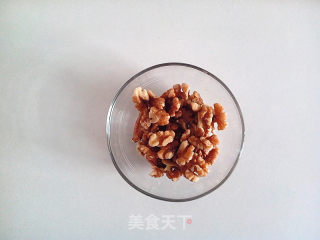 核桃清酒炒鸡翅的做法步骤：2