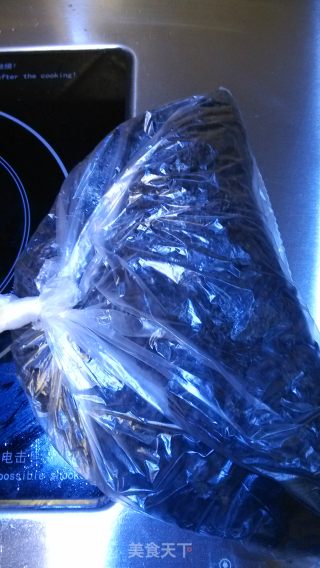 美味鸡汁紫菜蛋花汤——煮鸡块的馈赠的做法步骤：2