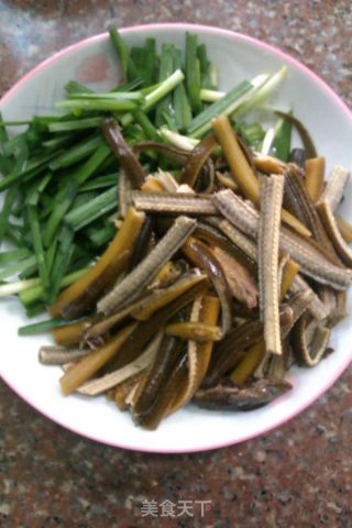 鳝鱼炒韭菜的做法步骤：3