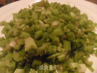 芹菜肉沫的做法步骤：1