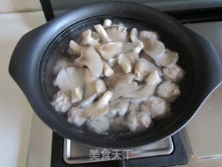 菠菜蘑菇汆丸汤的做法步骤：7