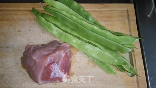 脆嫩鲜香——刀豆炒肉丝的做法步骤：1
