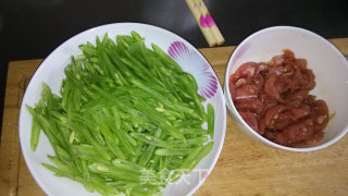 脆嫩鲜香——刀豆炒肉丝的做法步骤：2