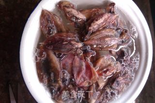 蒸小墨鱼干的做法步骤：2