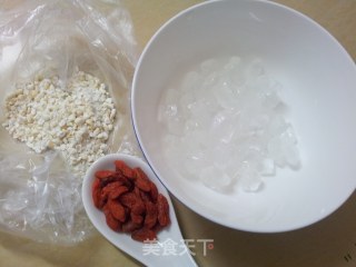 川贝炖雪梨的做法步骤：3