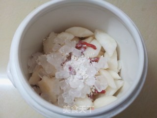 川贝炖雪梨的做法步骤：4