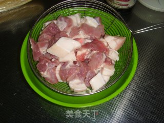 红焖肉炖干豆腐鹌鹑蛋的做法步骤：2