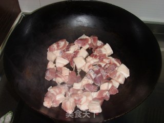 红焖肉炖干豆腐鹌鹑蛋的做法步骤：3