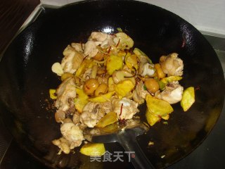 鸡肉炖土豆栗子的做法步骤：8