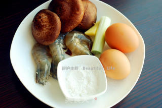香菇虾肉蒸蛋卷的做法步骤：1