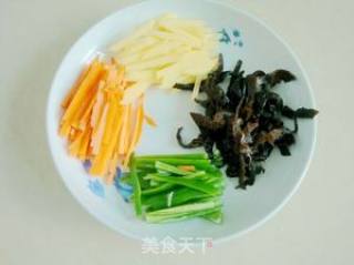 鱼香肉丝的做法步骤：3