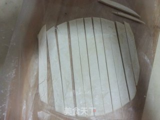 奶油草莓蔓越莓酥皮夹心卷的做法步骤：1