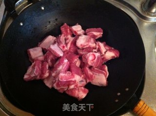 酱香排骨的做法步骤：1