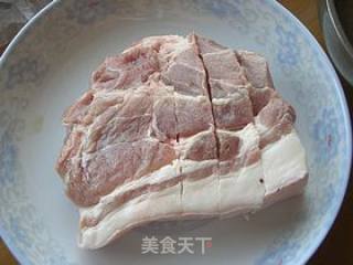 板栗红烧肉的做法步骤：2