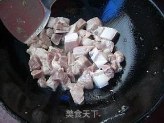 板栗红烧肉的做法步骤：3